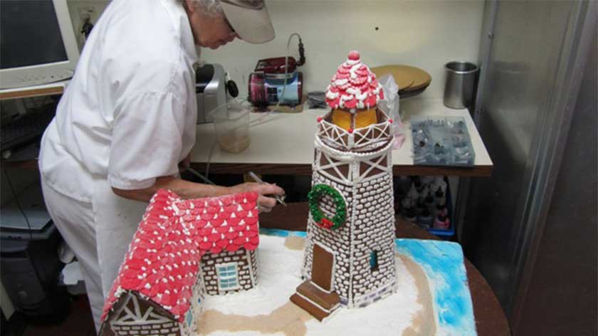 Gingerbread house with a Cape Cod Twist I12