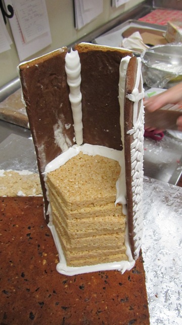 Gingerbread house with a Cape Cod Twist I9